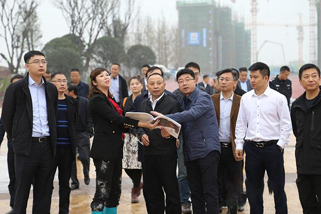 自貢市委副書記、市長何樹平調(diào)研督導(dǎo)彩燈大世界