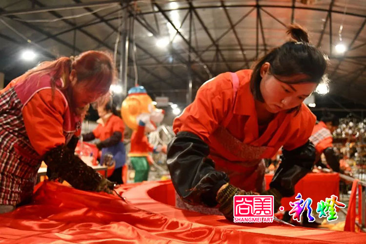 自貢彩燈如何為自貢的社會和經(jīng)濟發(fā)展服務(wù)的？